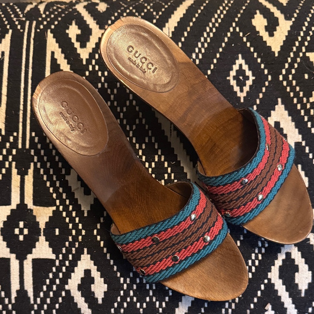 Gucci Women's Red and Teal Woven Mules